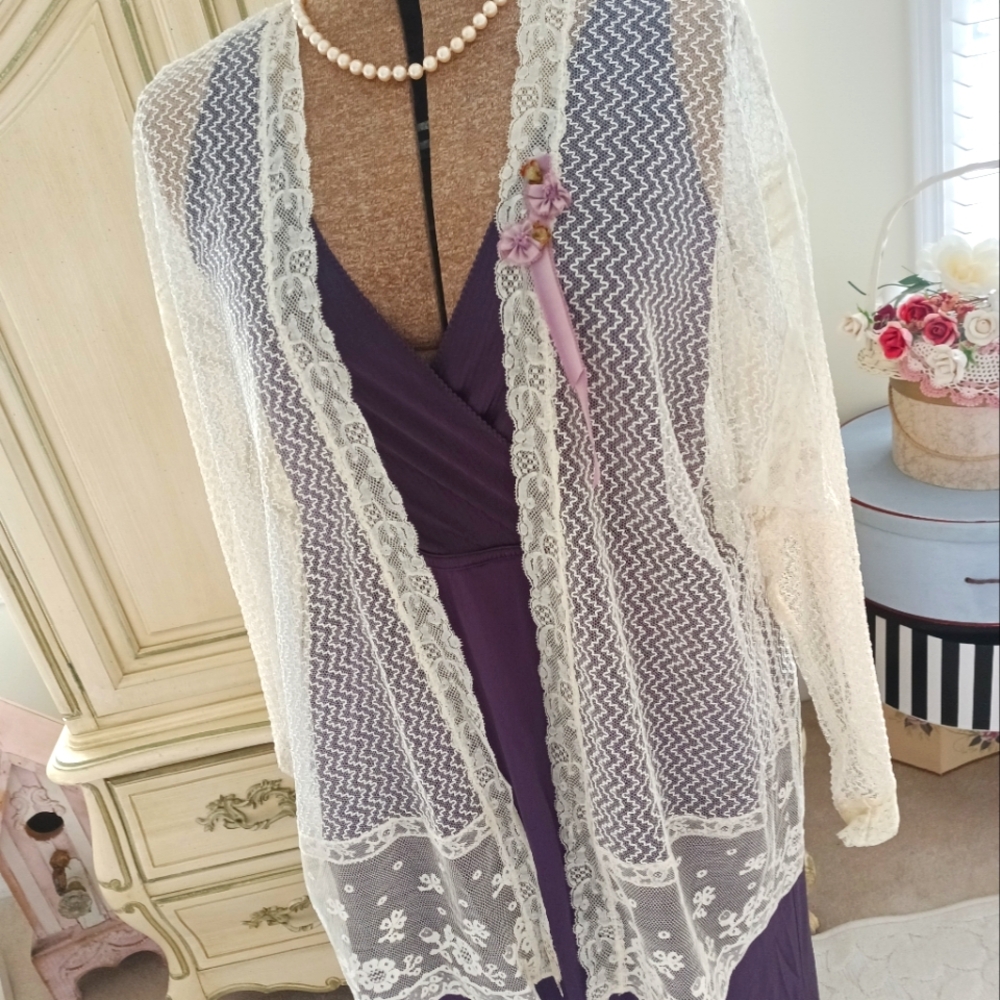 RARE, UNWORN,STUNNING VINTAGE/ ANTIQUE LACE BOUDOIR JACKET!
